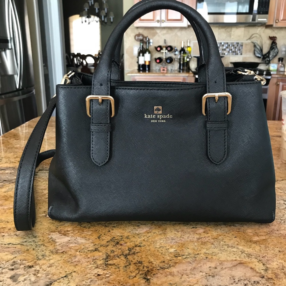 ❤️ OPEN TO OFFERS❤️Black and gold Kate spade purse